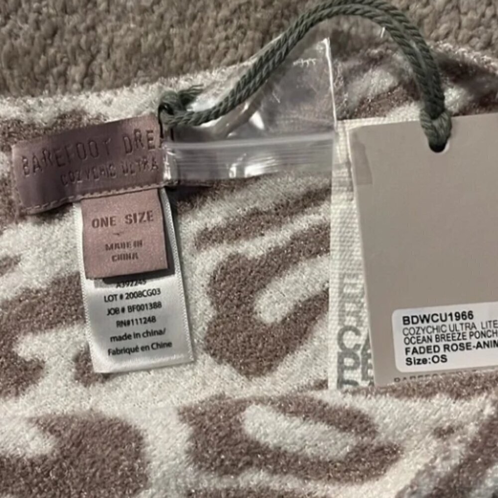 Barefoot Dreams | CozyChic Ultra Lite Ocean Breeze Poncho- Faded Rose Animal-NWT - Picture 7 of 9